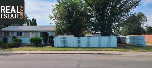 Property 121 Mcgee Cres main img