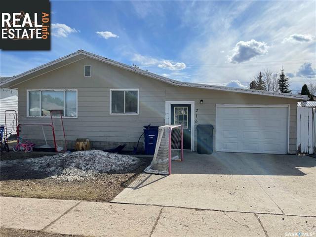 Property 216 5th St main img