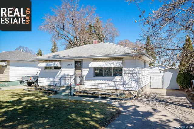 Property 2217 Clarence Ave S main img