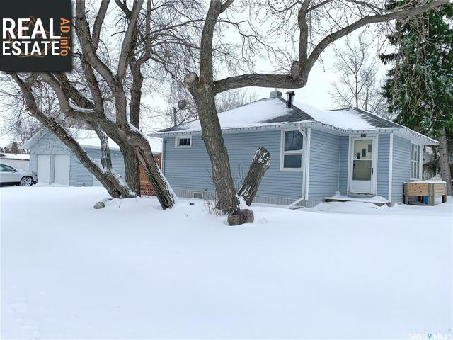 Property 302 6th St E main img