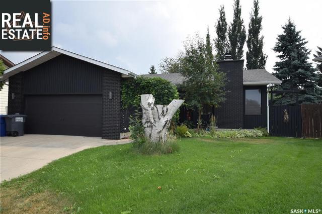 Property 242 Poth Cres main img