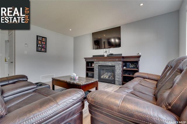 Property 2802 Makowsky Cres main img