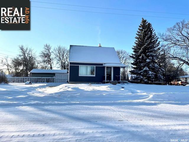 Property 739 Saskatchewan St W main img