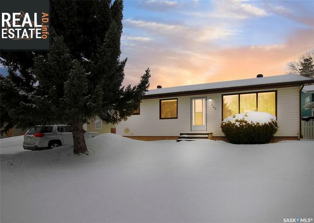 Property 362 Powell Cres main img