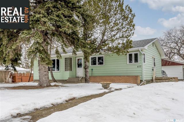 Property 877 Saskatchewan St W main img