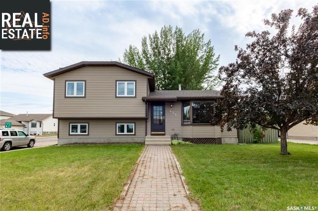 Property 434 Armstrong Crescent main img