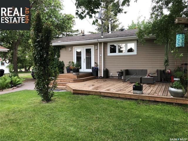 Property 141 1st Street E main img