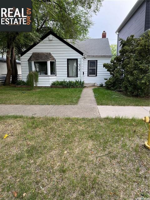 Property 219 2nd Street E main img