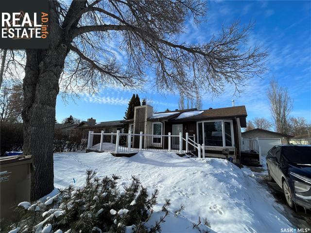 Property 1114 Mcneill Crescent main img