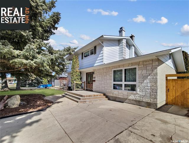 Property 157 Mount Allison Crescent img1