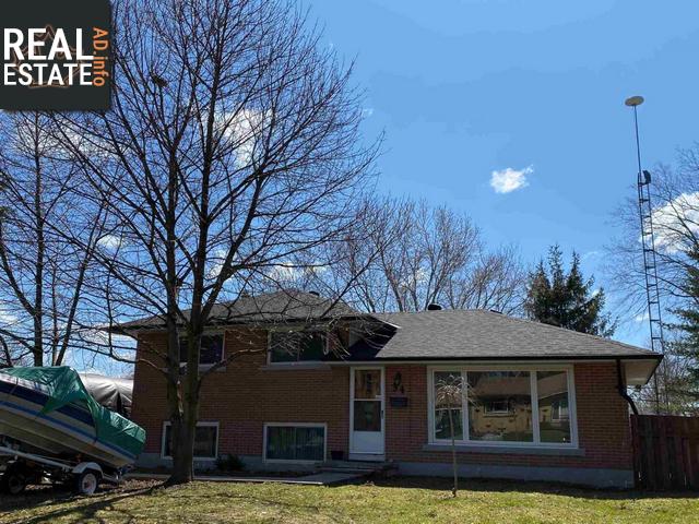 Property 34 Henry Cres main img