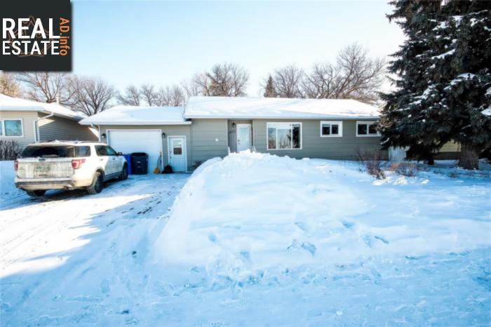 Property 1803 Dieppe Cres main img