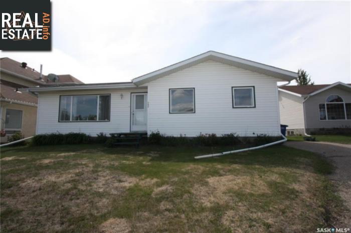 Property 742 Adamson Cres main img