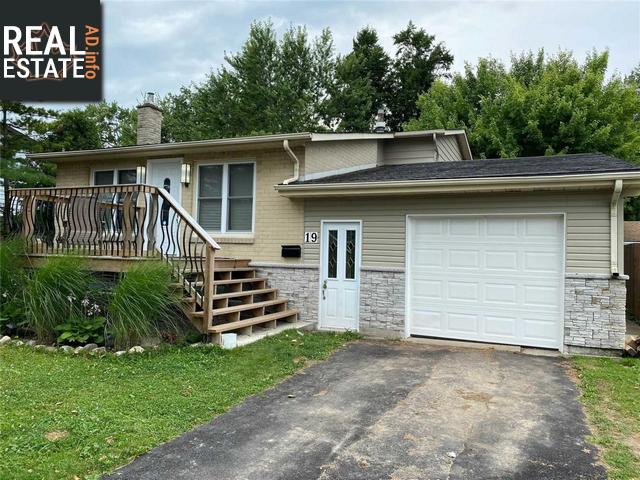 Property 19 Leaside Dr main img